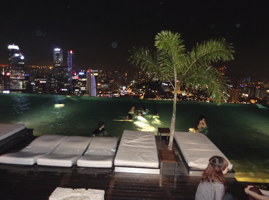 Infinity pool at Marina Bay | Abroad101 Blog