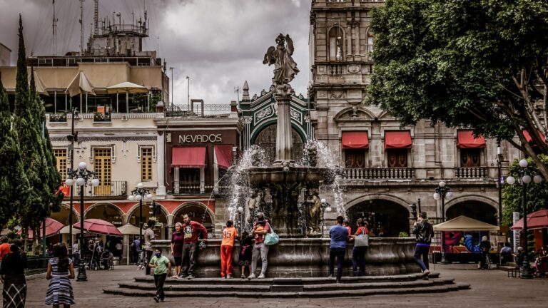 gustavo-bueno-3YQhHMxYZa8-unsplash (1) | Abroad101 Blog