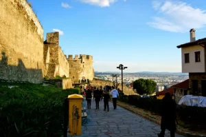 Program_1586_Photo__eab3 3 | Abroad101 Blog Students from ACT’s spring 2025 cohort stroll beside Thessaloniki’s ancient stone walls at dusk, cityscape and sea stretching below.