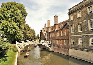 123 | Abroad101 Blog Punts pass the Mathematical Bridge at Queens’ College, University of Cambridge.